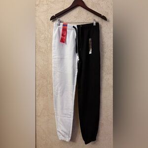 💕Awesome Concept Juniors Black & White Joggers(Waist 26”-34”Inseam 29”Rise 10”)